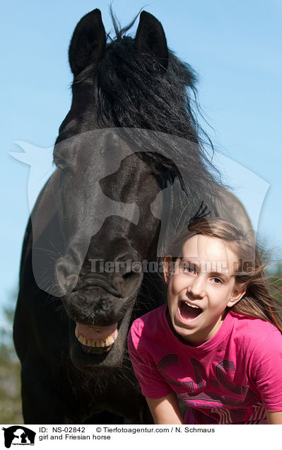 girl and Friesian horse / NS-02842