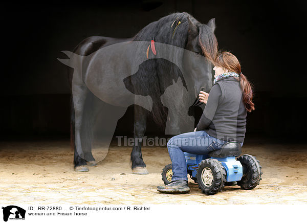 Frau und Friese / woman and Frisian horse / RR-72880