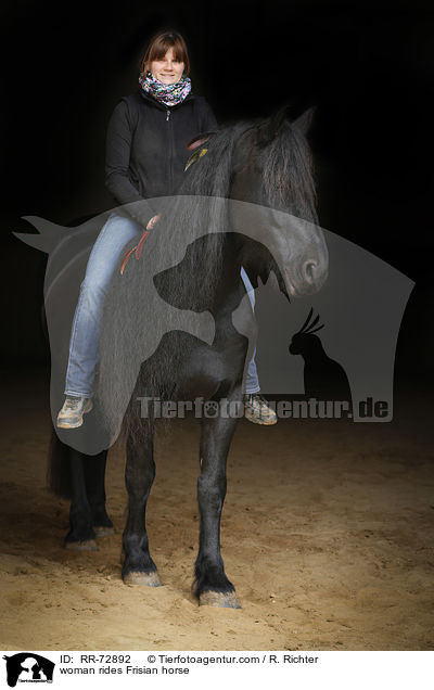 Frau reitet Friese / woman rides Frisian horse / RR-72892