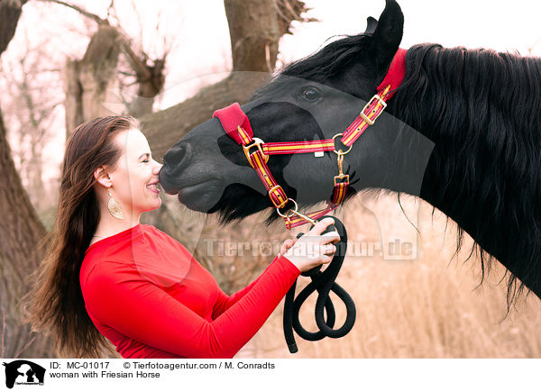 Frau mit Friese / woman with Friesian Horse / MC-01017