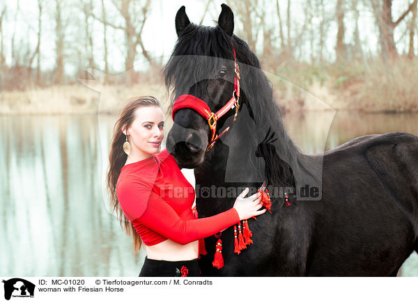 Frau mit Friese / woman with Friesian Horse / MC-01020