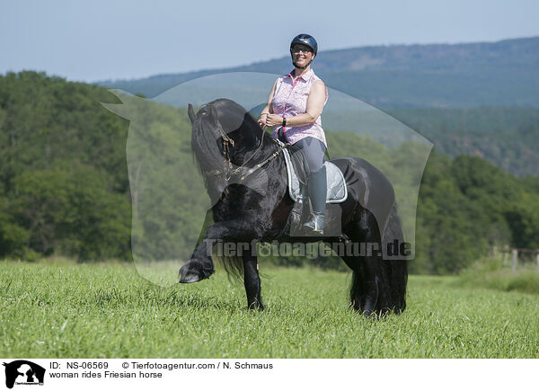 Frau reitet Friese / woman rides Friesian horse / NS-06569