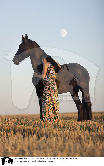 junge Frau mit Friesenstute / young woman with friesian mare / RR-104722