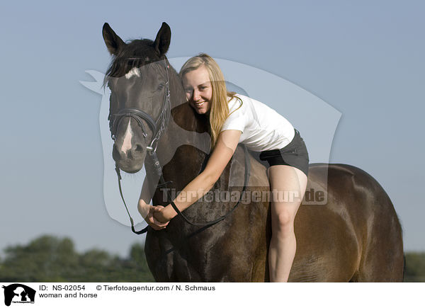 Frau und Deutsches Reitpferd / woman and horse / NS-02054