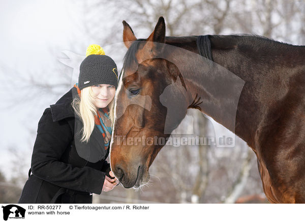 Frau mit Pferd / woman with horse / RR-50277