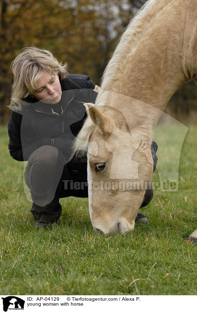 junge Frau mit Pferd / young woman with horse / AP-04129