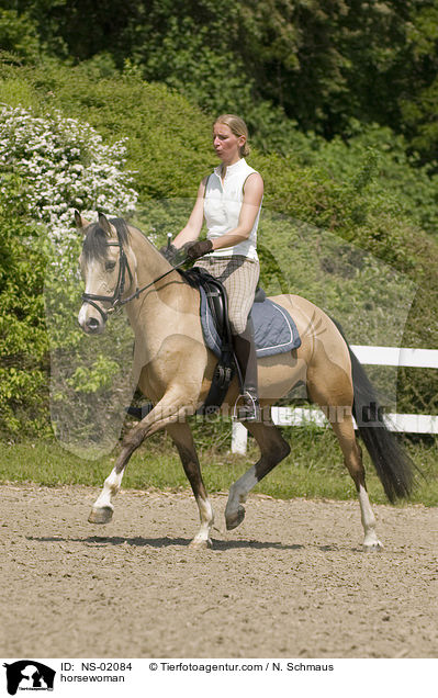 Reiterin / horsewoman / NS-02084