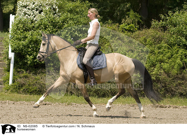 Reiterin / horsewoman / NS-02085