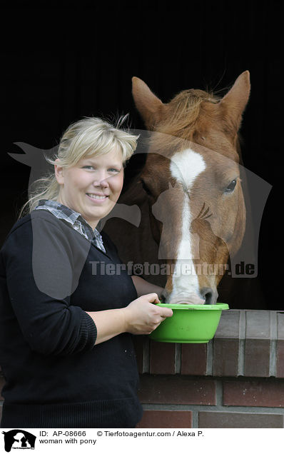 Frau mit Deutschem Reitpony / woman with pony / AP-08666