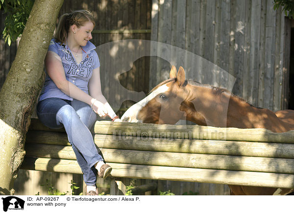 Frau mit Deutschem Reitpony / woman with pony / AP-09267