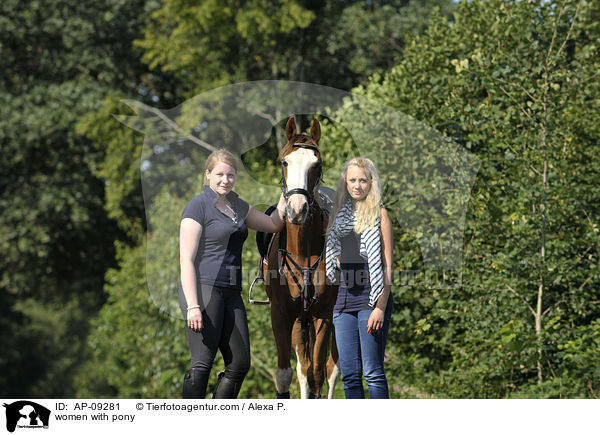 Frauen mit Deutschem Reitpony / women with pony / AP-09281