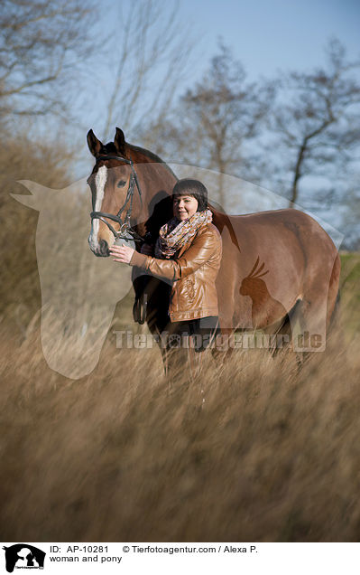 Frau und Deutsches Reitpony / woman and pony / AP-10281