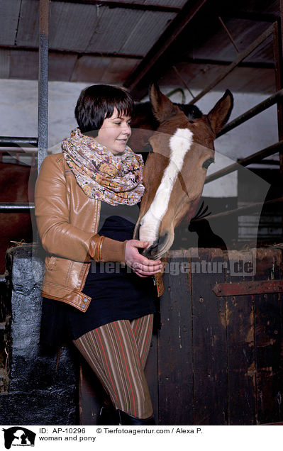 Frau und Deutsches Reitpony / woman and pony / AP-10296