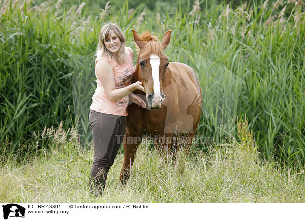 Frau mit Deutschem Reitpony / woman with pony / RR-43801