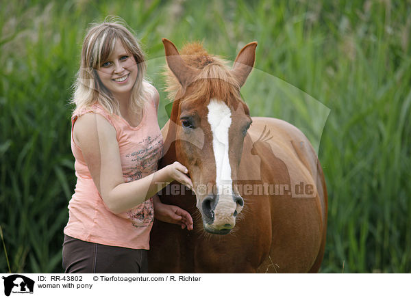 Frau mit Deutschem Reitpony / woman with pony / RR-43802