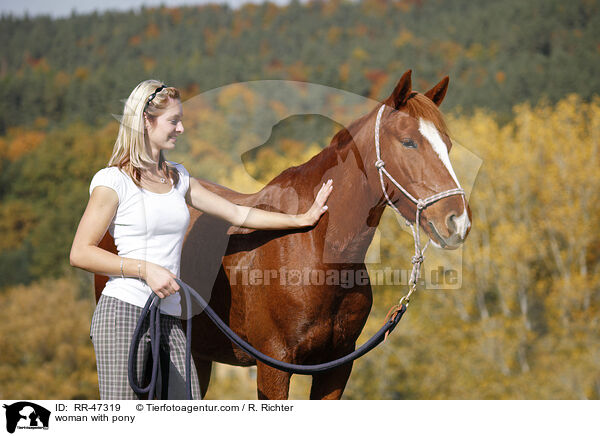Frau mit Deutsches Reitpony / woman with pony / RR-47319