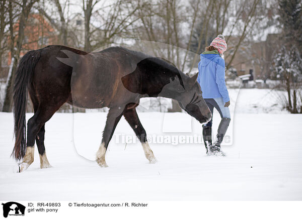 Mdchen mit Pony / girl with pony / RR-49893