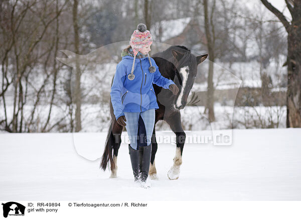 Mdchen mit Pony / girl with pony / RR-49894