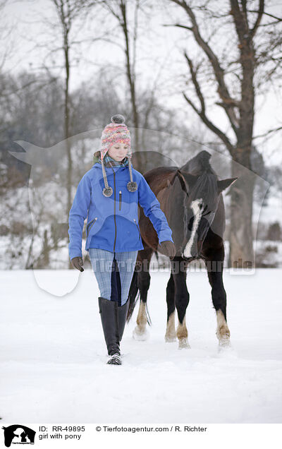Mdchen mit Pony / girl with pony / RR-49895