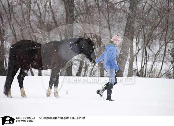 Mdchen mit Pony / girl with pony / RR-49898