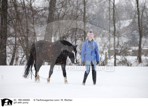 Mdchen mit Pony / girl with pony / RR-49899