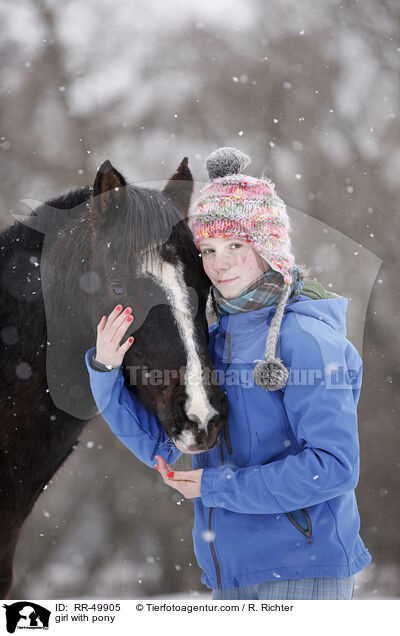 Mdchen mit Pony / girl with pony / RR-49905
