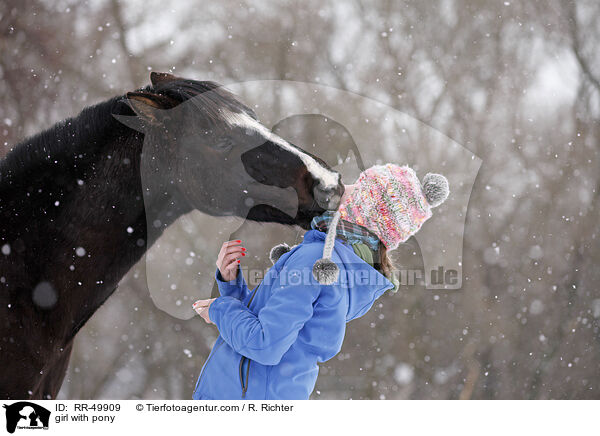 Mdchen mit Pony / girl with pony / RR-49909