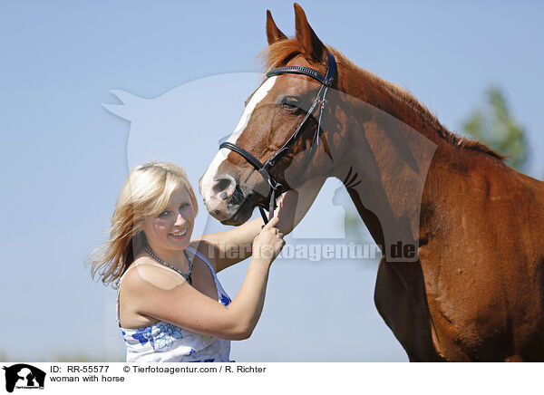 Frau mit Pferd / woman with horse / RR-55577