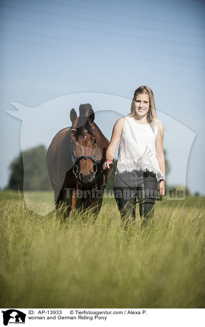 Frau und Deutsches Reitpony / woman and German Riding Pony / AP-13933