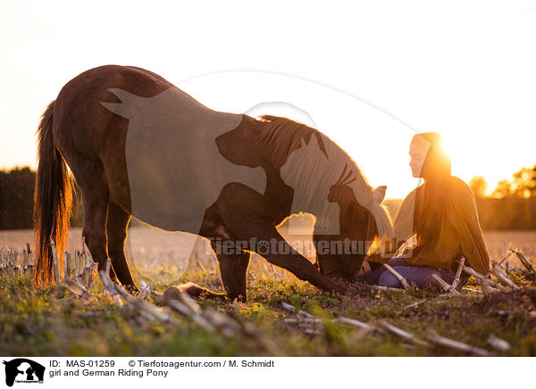 girl and German Riding Pony / MAS-01259