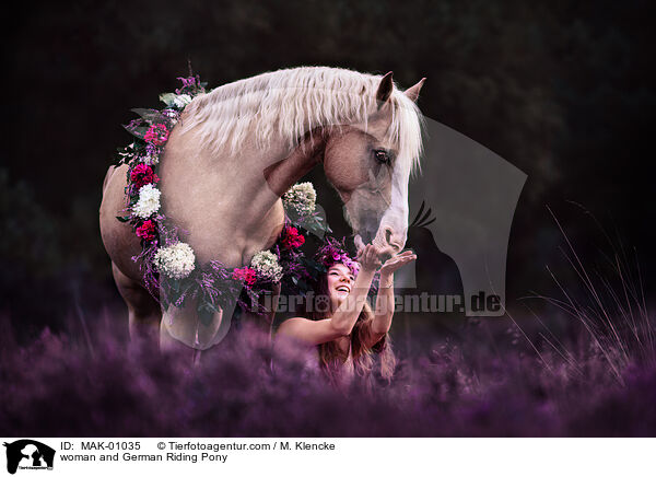 Frau und Deutsches Reitpony / woman and German Riding Pony / MAK-01035