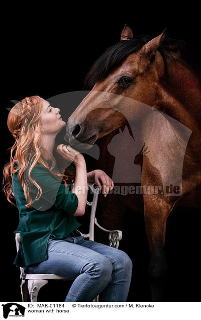 Frau mit Pferd / woman with horse / MAK-01184