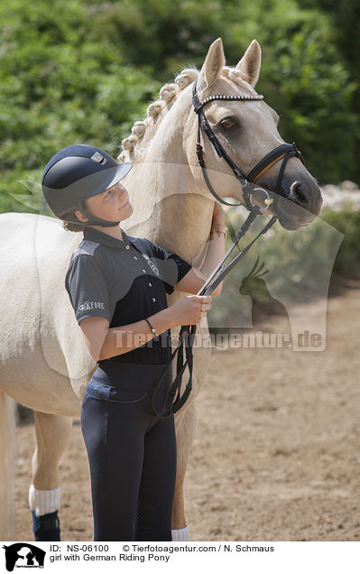 Mdchen mit Deutschem Reitpony / girl with German Riding Pony / NS-06100