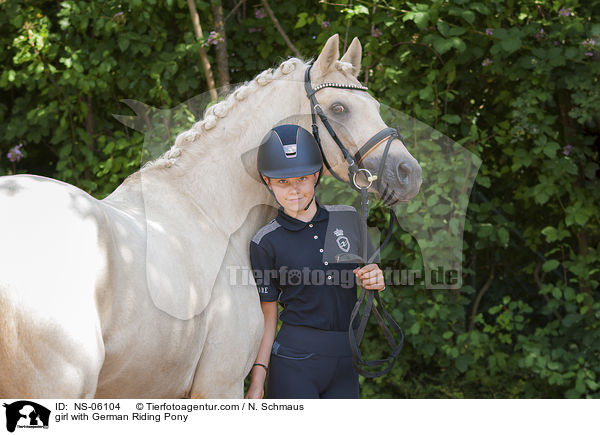 Mdchen mit Deutschem Reitpony / girl with German Riding Pony / NS-06104