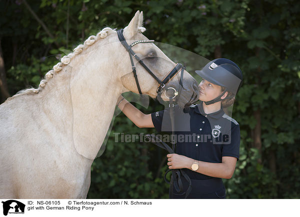 Mdchen mit Deutschem Reitpony / girl with German Riding Pony / NS-06105