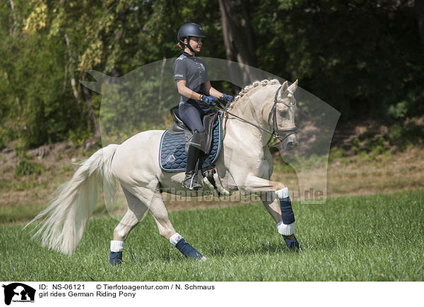 Mdchen reitet Deutsches Reitpony / girl rides German Riding Pony / NS-06121
