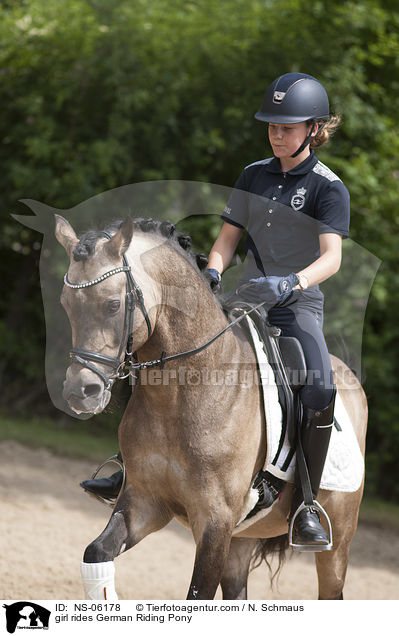 Mdchen reitet Deutsches Reitpony / girl rides German Riding Pony / NS-06178