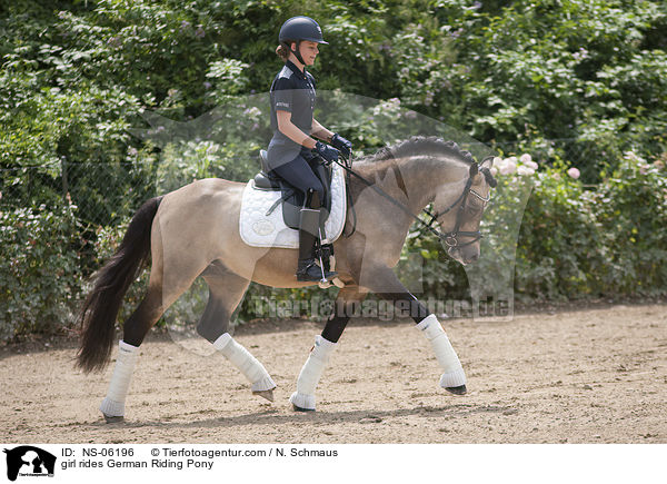 Mdchen reitet Deutsches Reitpony / girl rides German Riding Pony / NS-06196
