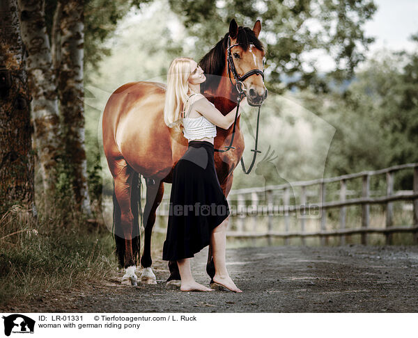 Frau mit Deutschem Reitpony / woman with german riding pony / LR-01331