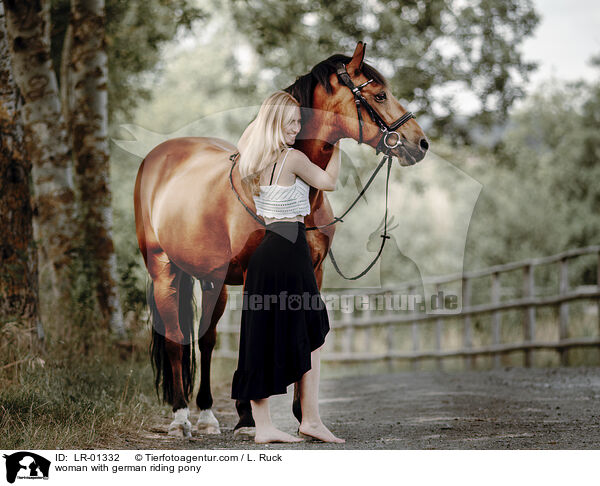 Frau mit Deutschem Reitpony / woman with german riding pony / LR-01332