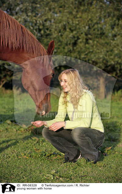 junge Frau mit Pferd / young woman with horse / RR-08328