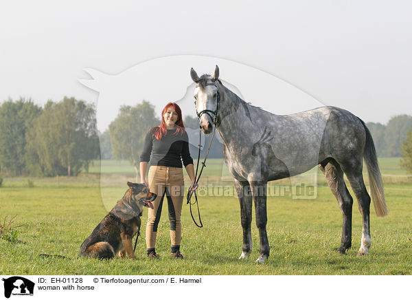 Frau mit Pferd / woman with horse / EH-01128