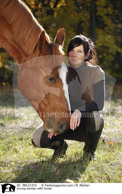 junge Frau mit Deutschem Sportpferd / young woman with horse / RR-31274