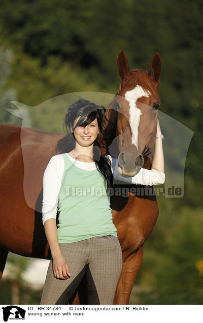 junge Frau mit Stute / young woman with mare / RR-34784