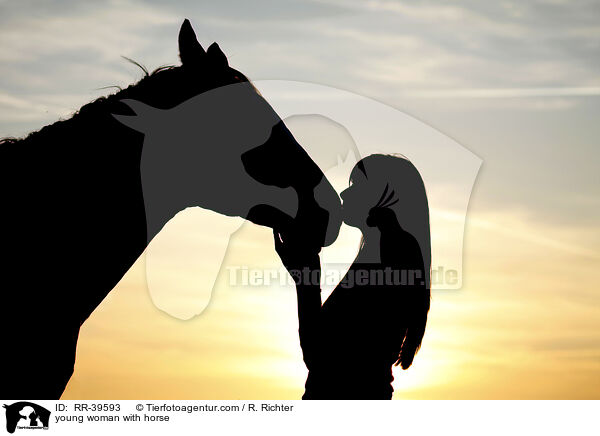 junge Frau mit Pferd / young woman with horse / RR-39593