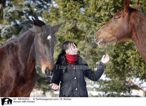 Frau mit Pferden / woman with horses / RR-50523
