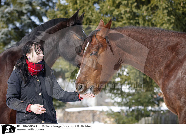 Frau mit Pferden / woman with horses / RR-50524