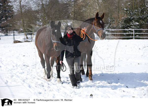 Frau mit Pferden / woman with horses / RR-50527