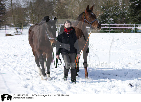Frau mit Pferden / woman with horses / RR-50528