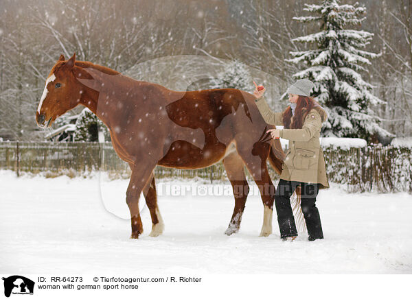 Frau mit Deutschem Sportpferd / woman with german sport horse / RR-64273